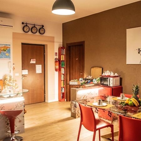Emmanueli65 Fronte Clinica Per 4 Matrimoniale E Castello Bed & Breakfast เปียเชนซา ภายนอก รูปภาพ