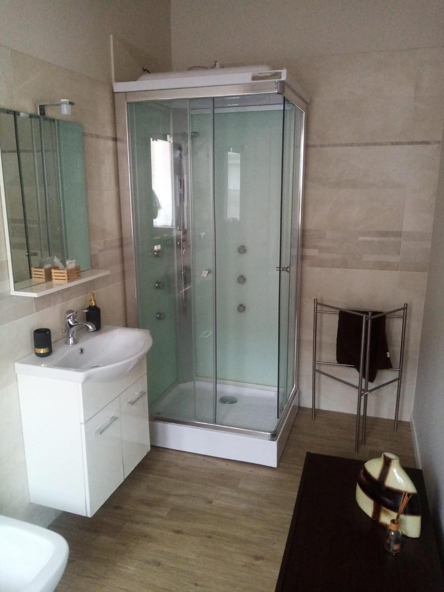 Emmanueli65 Fronte Clinica Per 4 Matrimoniale E Castello Bed & Breakfast เปียเชนซา ภายนอก รูปภาพ