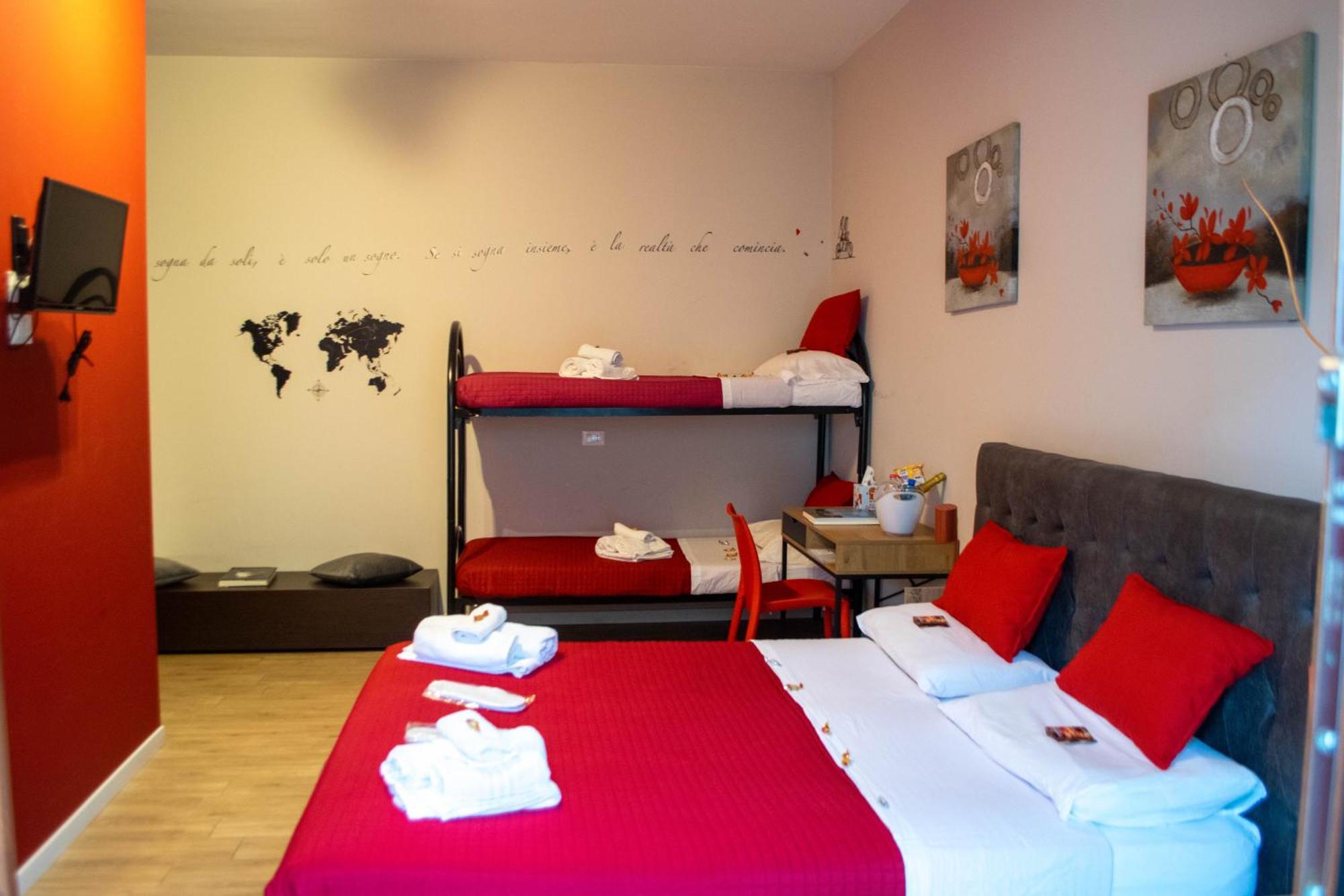 Emmanueli65 Fronte Clinica Per 4 Matrimoniale E Castello Bed & Breakfast เปียเชนซา ภายนอก รูปภาพ