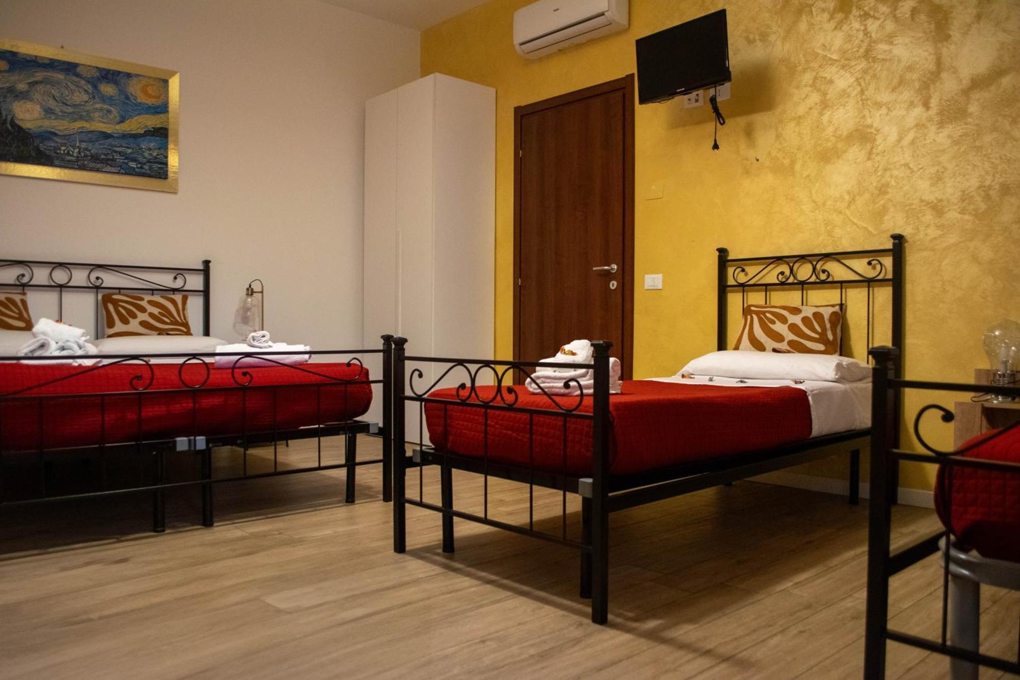 Emmanueli65 Fronte Clinica Per 4 Matrimoniale E Castello Bed & Breakfast เปียเชนซา ภายนอก รูปภาพ
